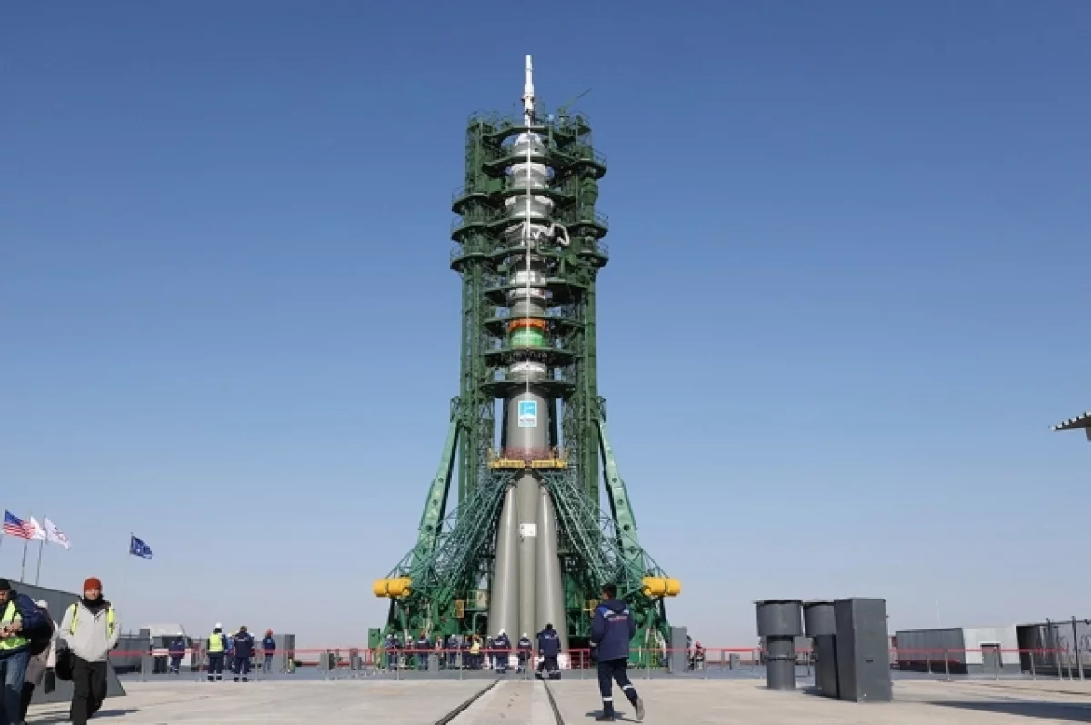 Ракета-носитель «Союз-2.1а» установлена на стартовую площадку Байконура