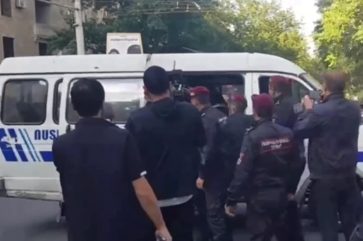 Полиция Армении задержала 196 участников протестных акций