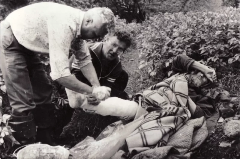 Без операционного вмешательства врачи наложили гипс. До самой смерти Карп Осипович ходил по горам, работал.