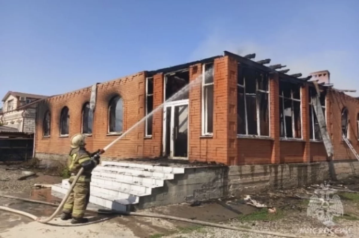 В Астрахани сгорели жилой дом и хозпостройка | АиФ Астрахань