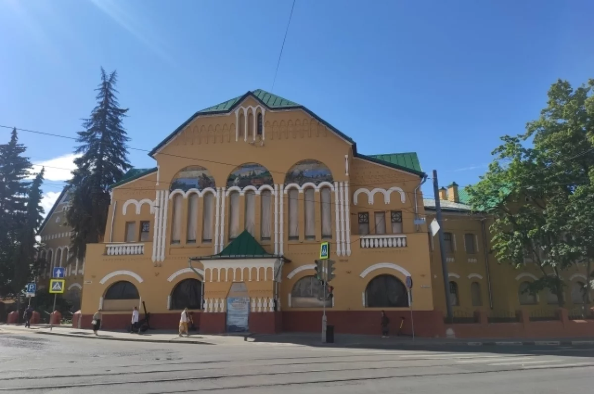 Подрядчик благоустраивает территорию ДДТ им. Чкалова в Нижнем Новгороде |  АиФ Нижний Новгород