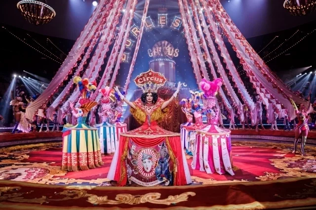 В состав шоу „Бурлеск“ вошли номера, ставшие обладателями главной цирковой награды мира — „Золотого клоуна“ Международного циркового фестиваля в Монте-Карло.