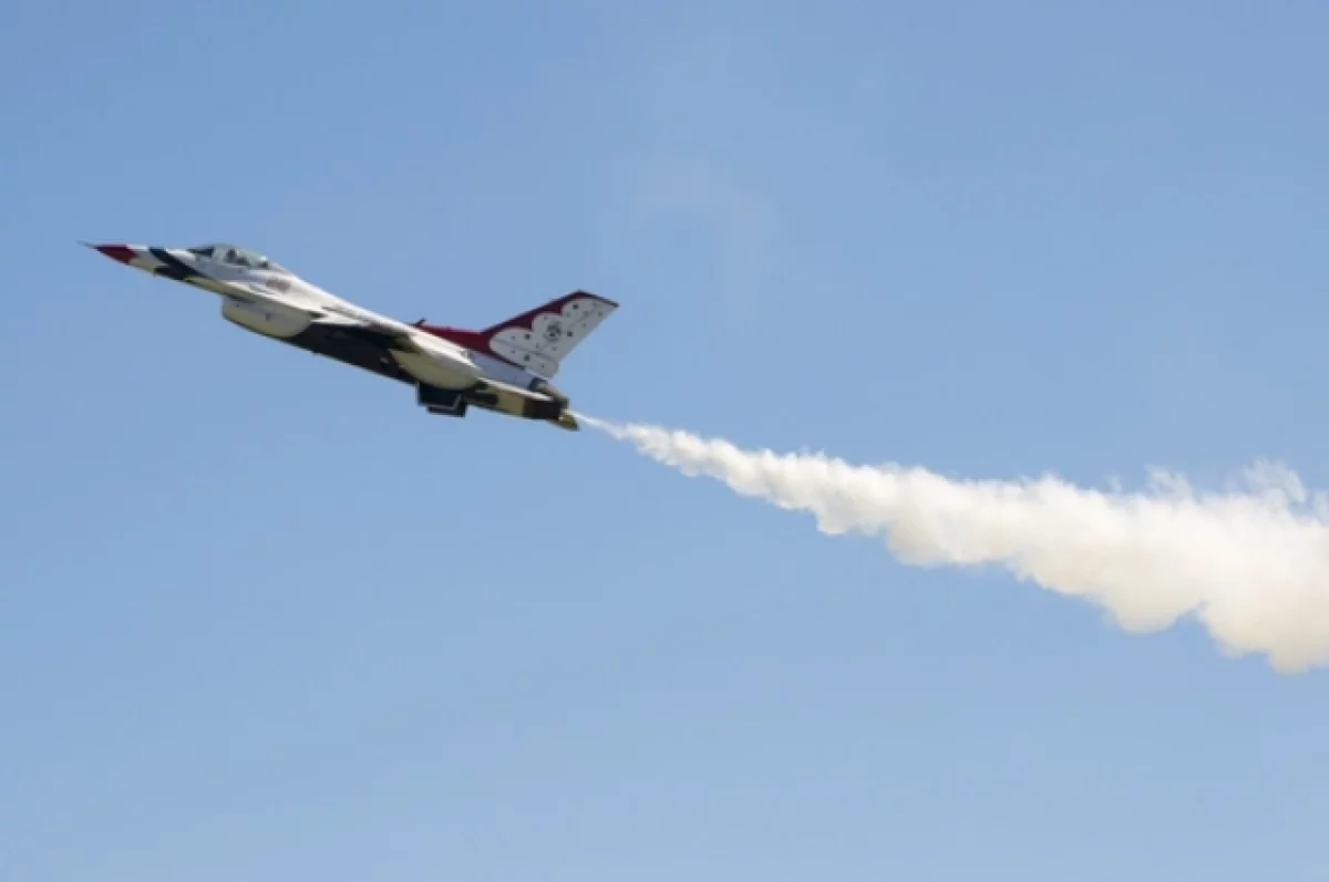 Военкор Сладков: аэродром в Стрыю атаковали, чтобы там не сажали F-16