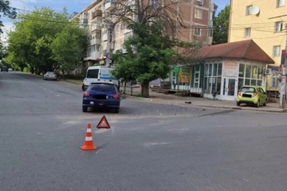 В Калуге во время ДТП автомобиль вылетел на тротуар | АиФ Калуга