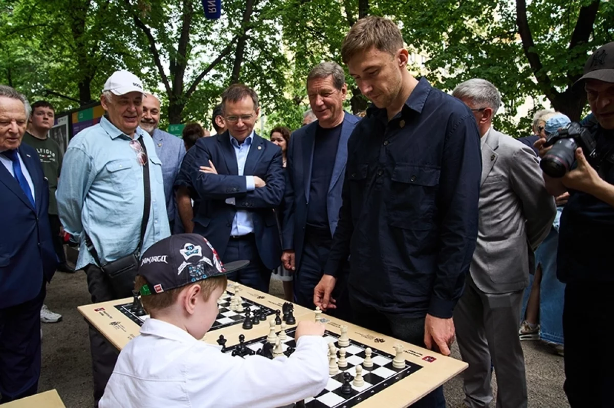 Ход конем. В Москве на Гоголевском бульваре открылся летний шахматный клуб