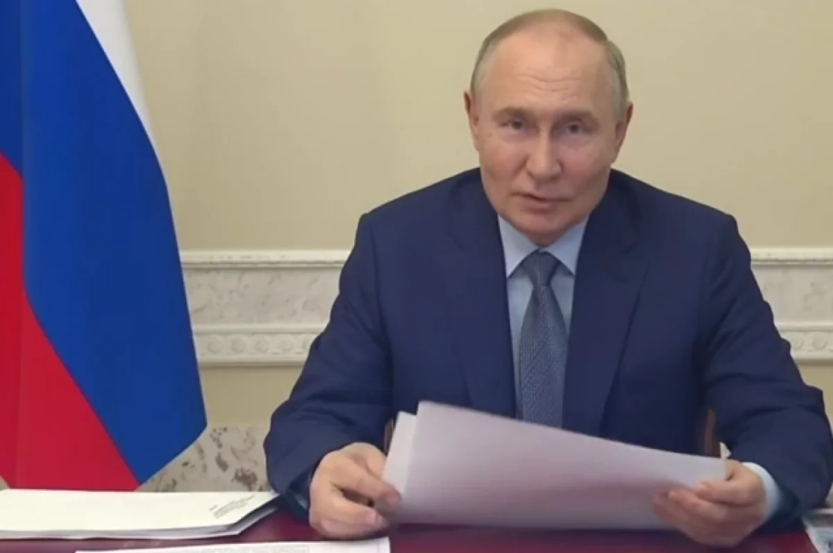 В Петербурге Путин по видеосвязи проводит совещание с членами кабмина