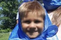 Родные и земляки проводили 7-летнего мальчика в последний путь, следствие и прокуратура ищут причины неожиданной смерти.