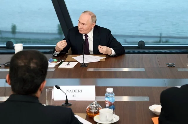 Президент РФ Владимир Путин проводит встречу с руководителями международных информационных агентств.
