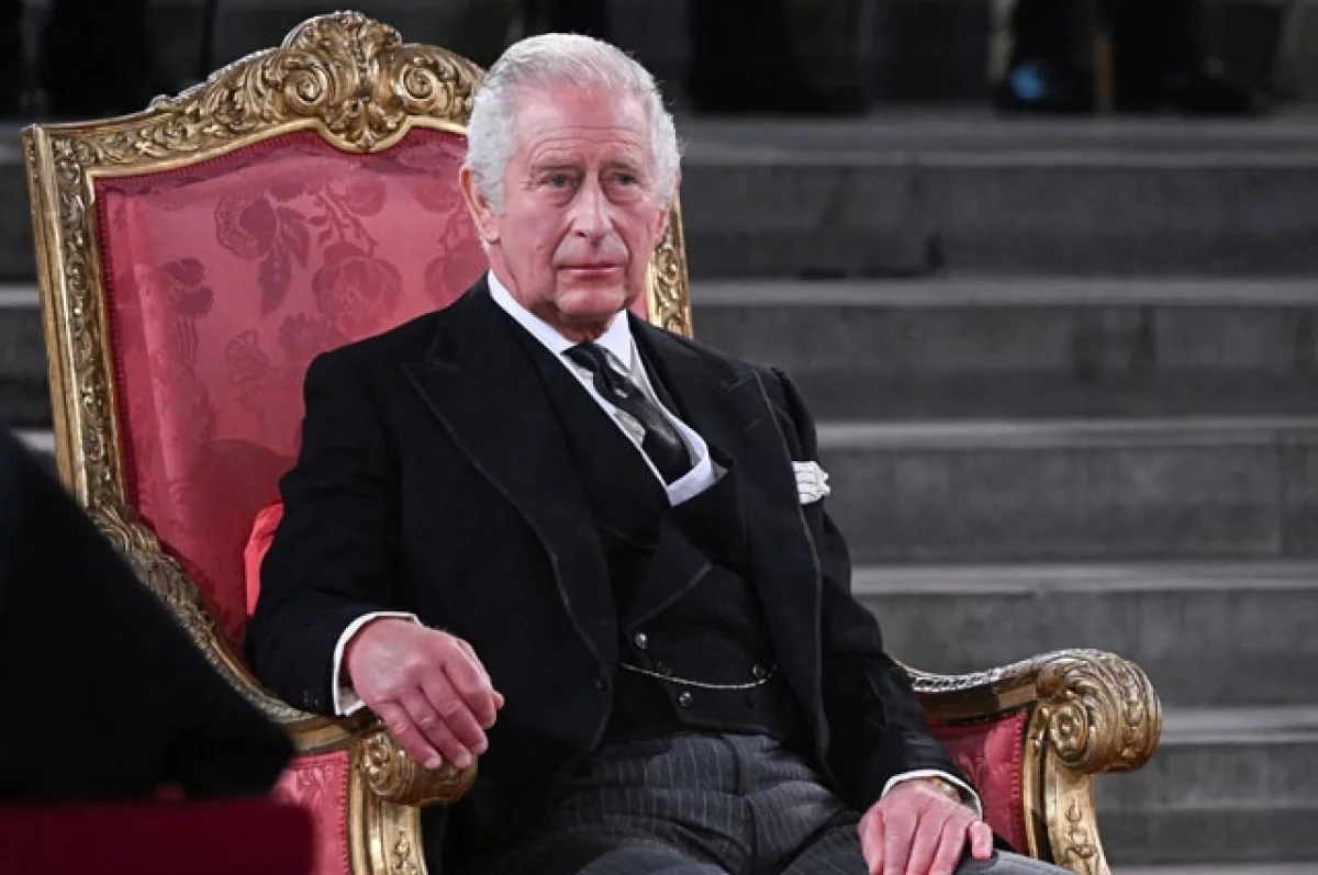 Mirror: Карл III принял решение возобновить общение с внуками из-за рака