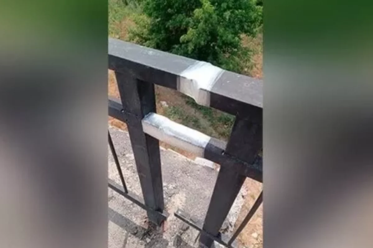 В Волгограде подрядчик «починил» мост скотчем
