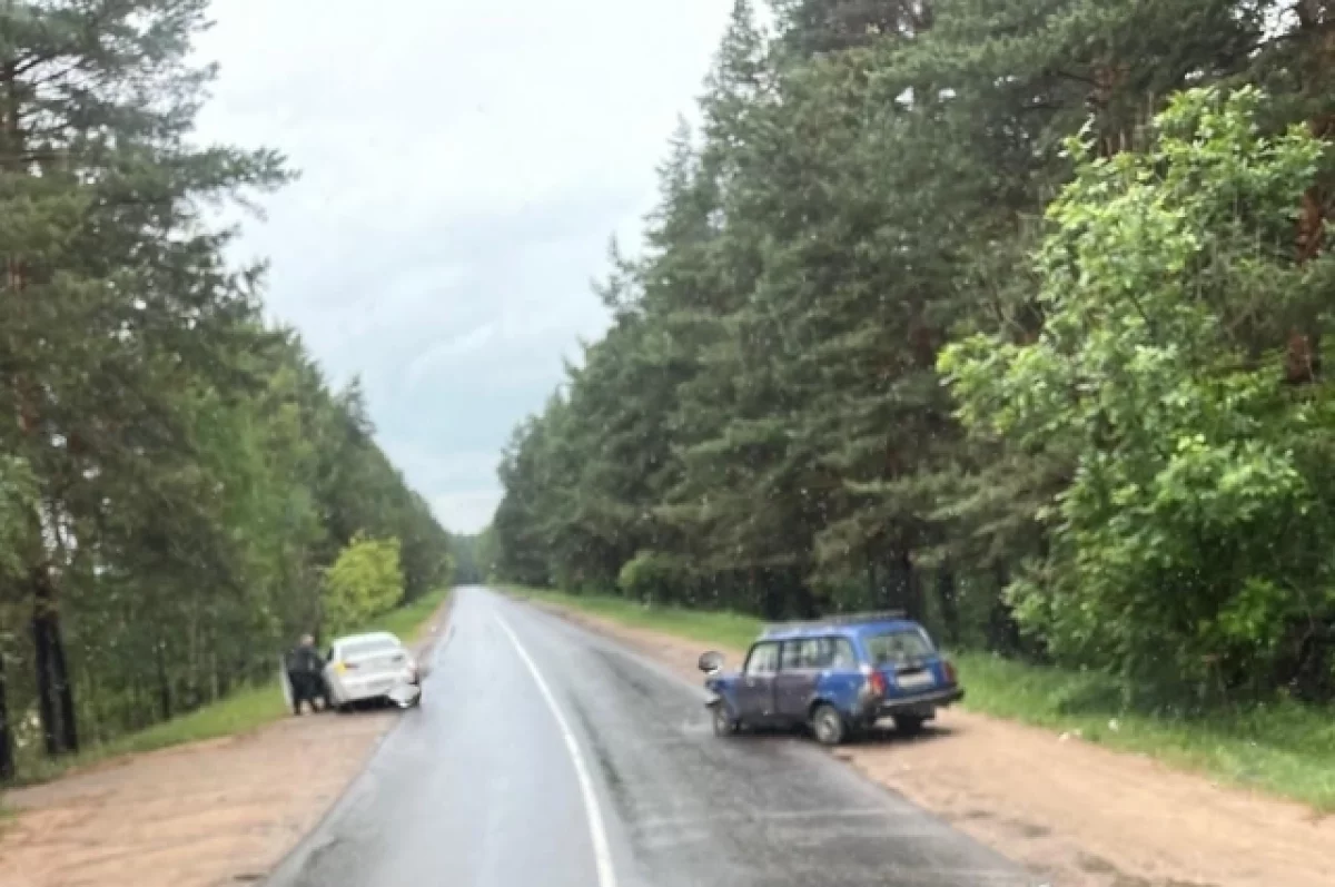 В деревне Глазково под Тверью столкнулись два автомобиля | АиФ Тверь