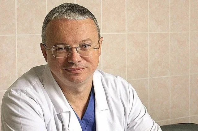 Теперь профессор Шелехов работает хирургом на СВО. 