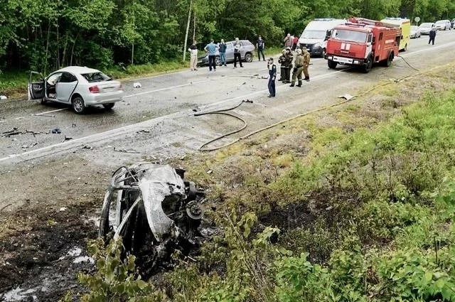 В страшном ДТП погибли три человека и три получили травмы.