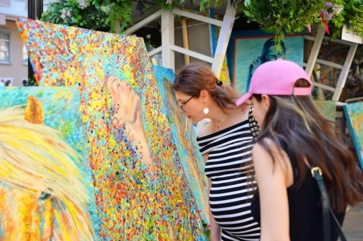 Москвичи могут посетить бесплатные уроки рисования на Никитском бульваре