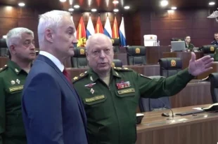 Белоусов посетил Центр управления Сухопутных войск РФ