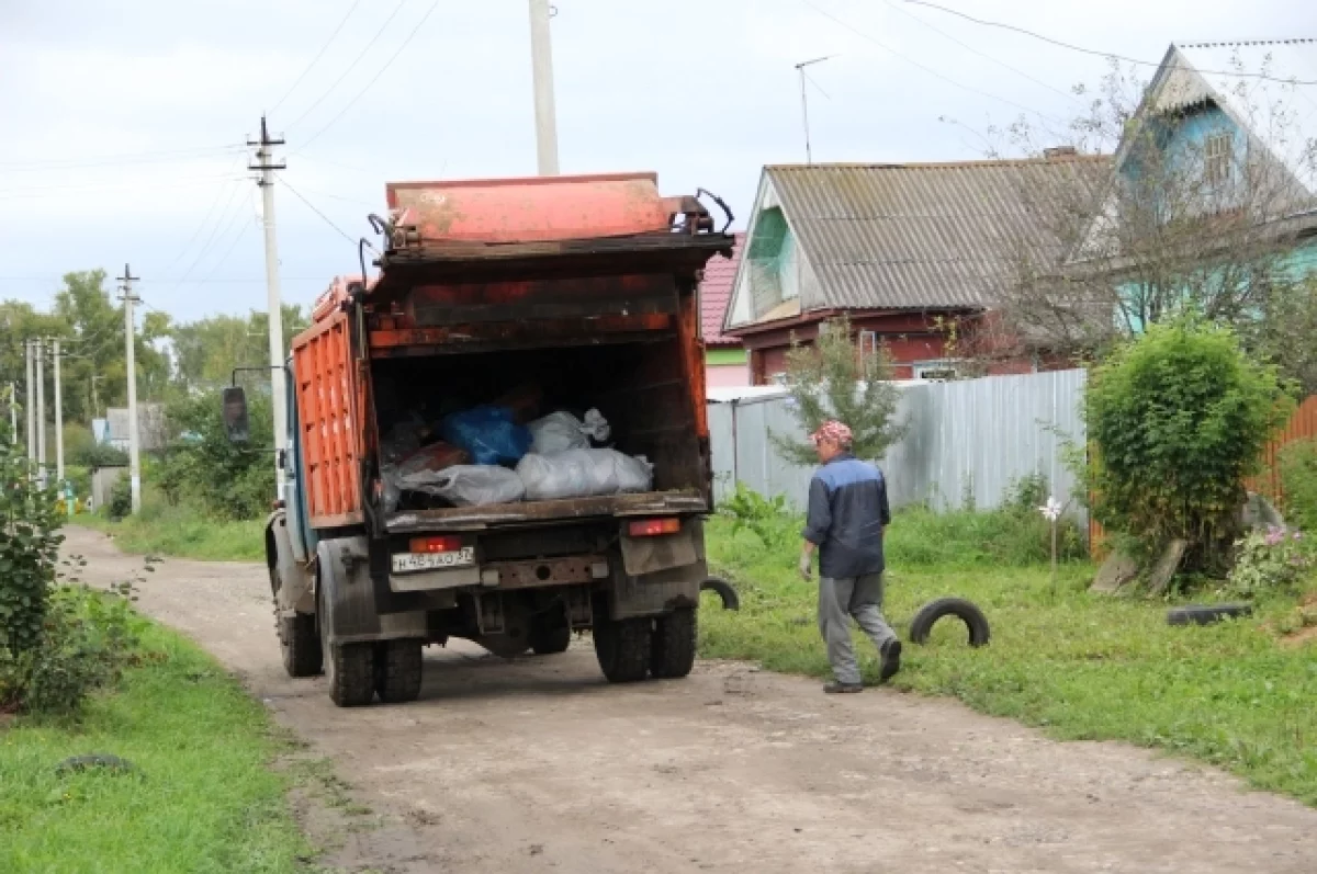 В Тульской области на дороге перевернулся мусоровоз | АиФ Тула