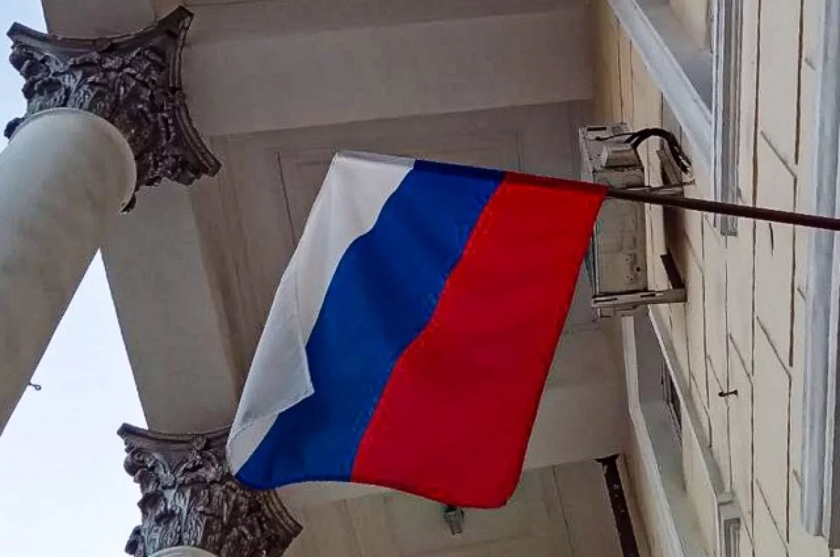 В ГД предложили обязать госучреждения вывешивать российский флаг