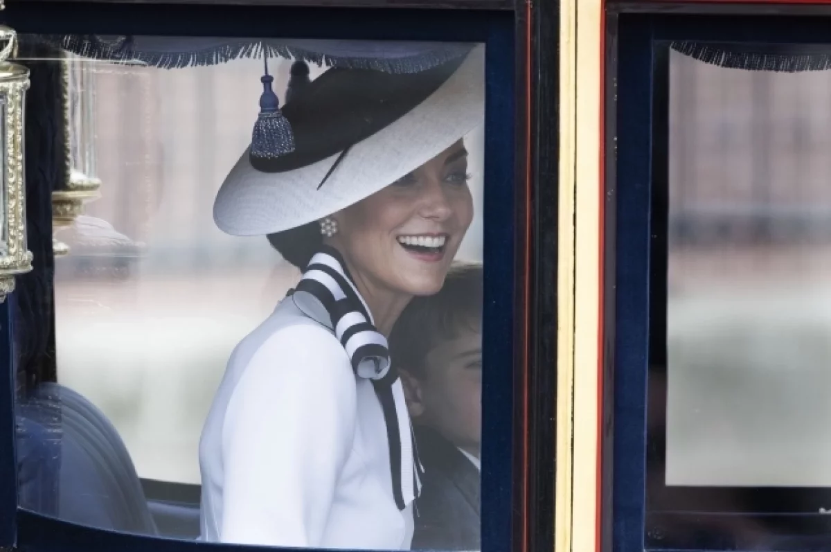 В наряде принцессы Уэльской Кейт Миддлтон увидели тайное послание