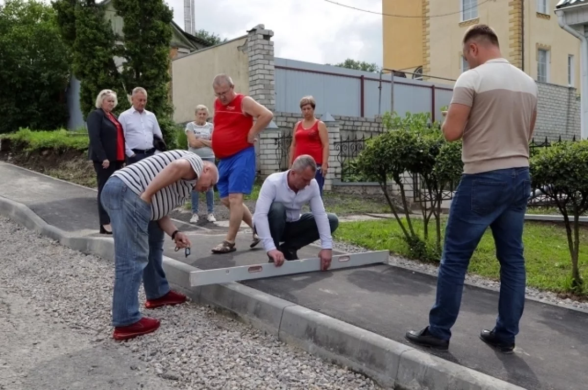 Жители 1-го Городищенского переулка в Брянске недовольны новыми тротуарами