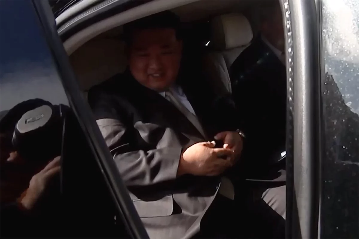 Путин за рулем Aurus прокатил Ким Чен Ына во время прогулки по Пхеньяну