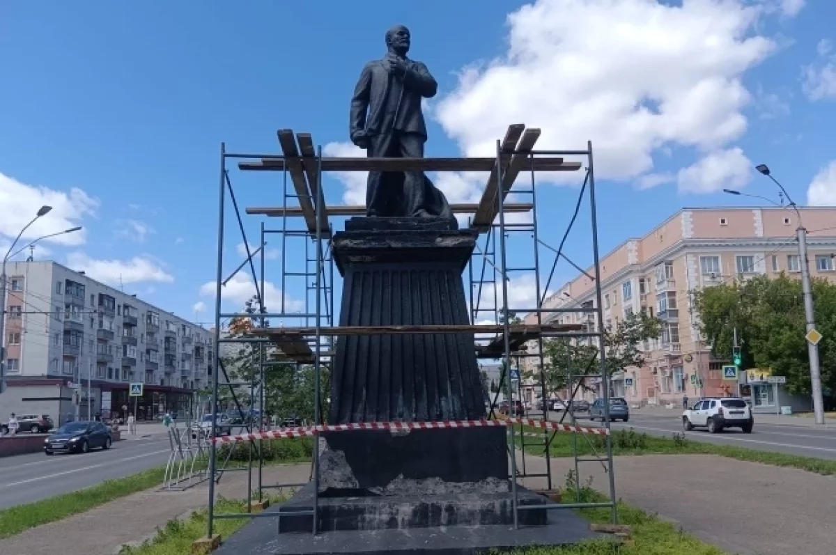 В центре Барнаула отремонтируют памятник Ленину