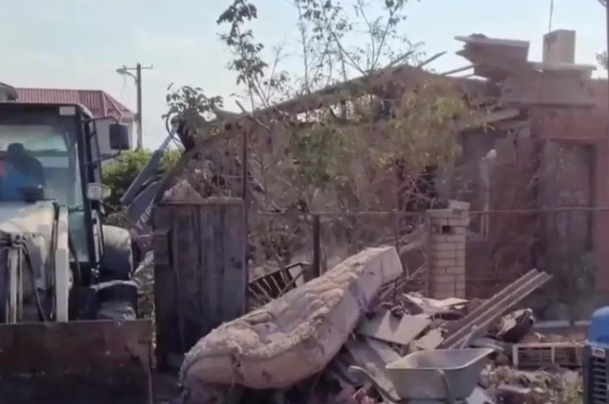 Опубликовано видео разрушенного дроном ВСУ дома в Славянске-на-Кубани | АиФ  Краснодар