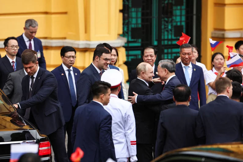Президент РФ Владимир Путин и президент Социалистической Республики Вьетнам То Лам.