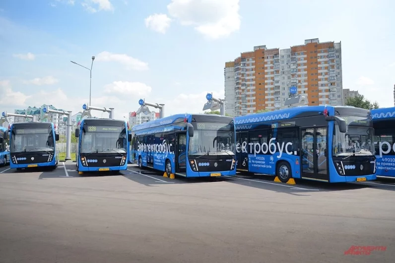 Мэр Москвы Сергей Собянин открыл новый электробусный парк в Митино.  2023 год.