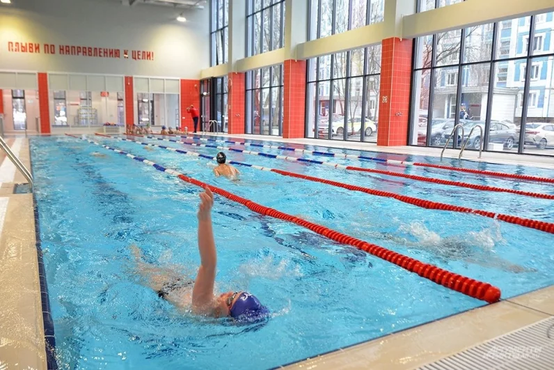 Мэр Москвы Сергей Собянин открыл новый физкультурно-оздоровительный комплекс (ФОК) с бассейном в районе Раменки. 2024 год.
