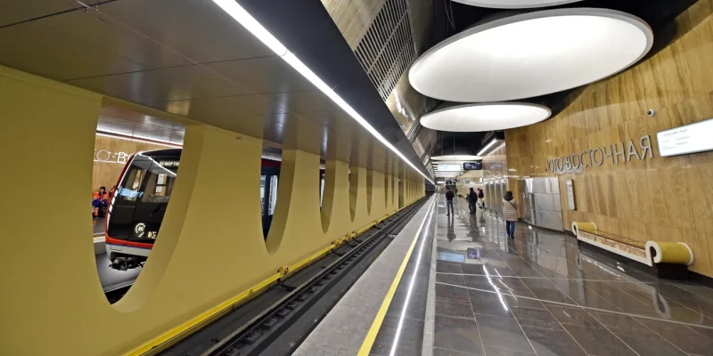 Станция метро «Стахановская».