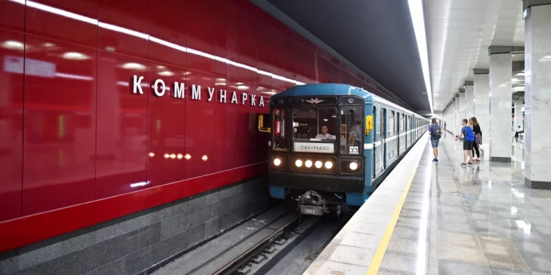 Станция метро «Коммунарка».