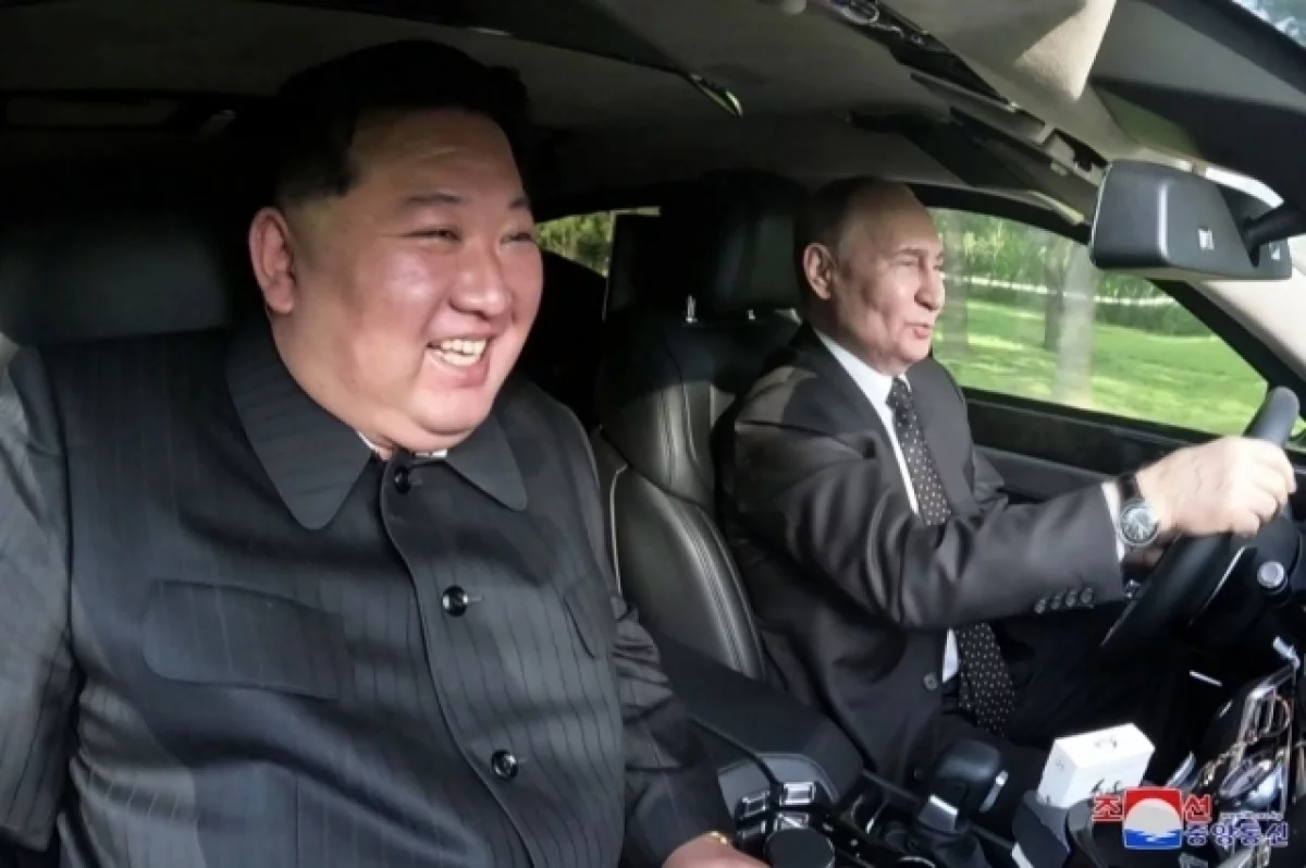Опубликованы фото Путина и Ким Чен Ына в салоне Aurus