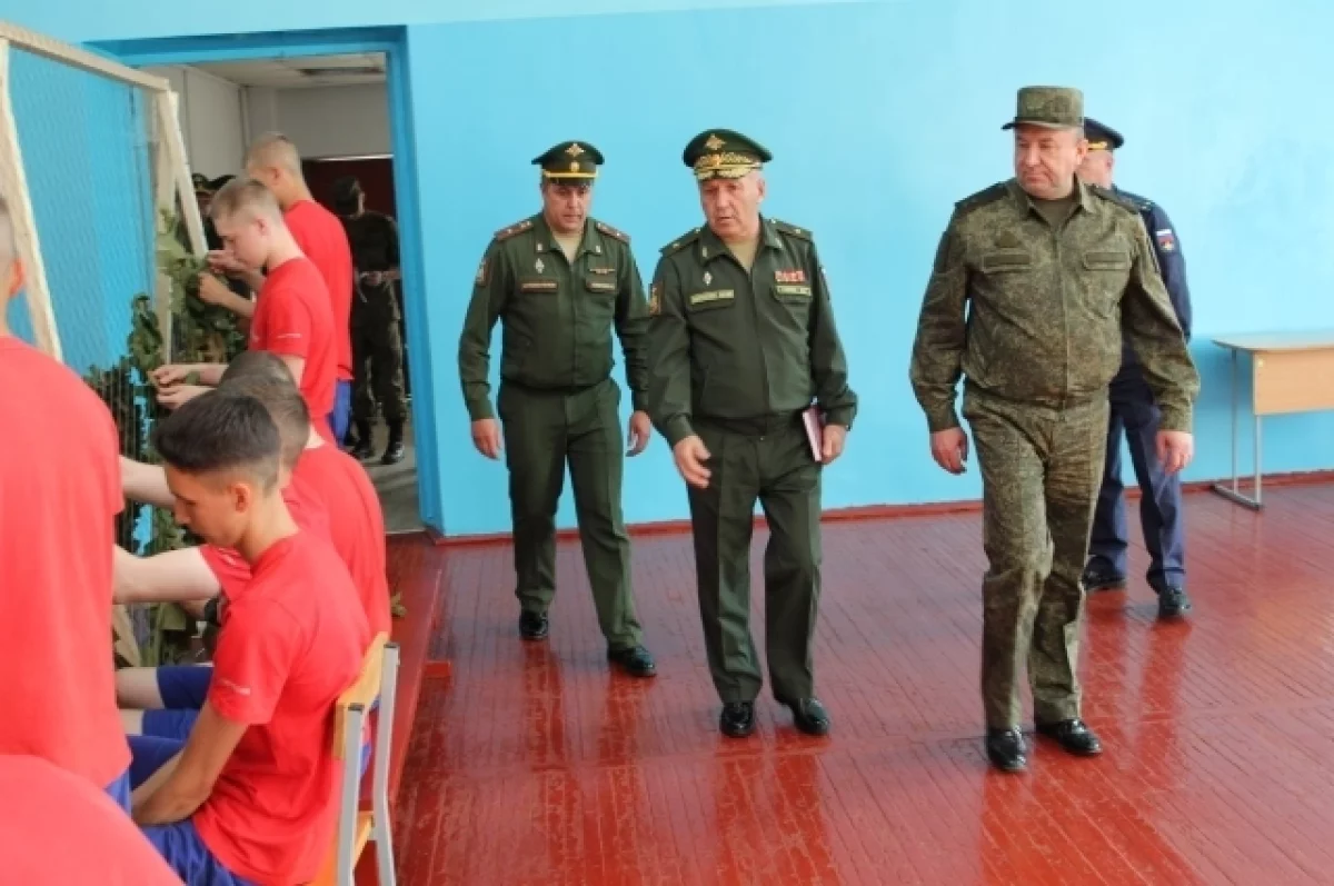 Замминистра обороны Булыга проинспектировал Уссурийское суворовское училище