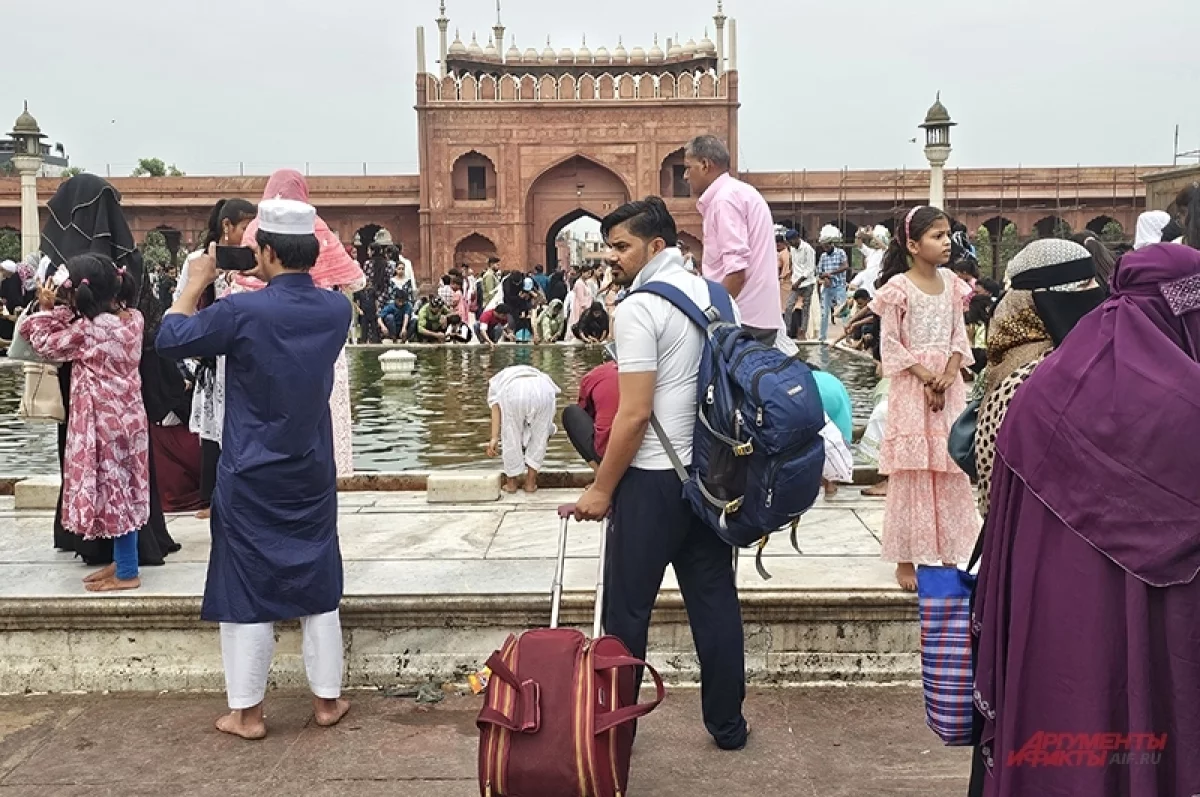 «Женщина без платья вышла — я заплакал». Чем туристы из РФ пугают индийцев