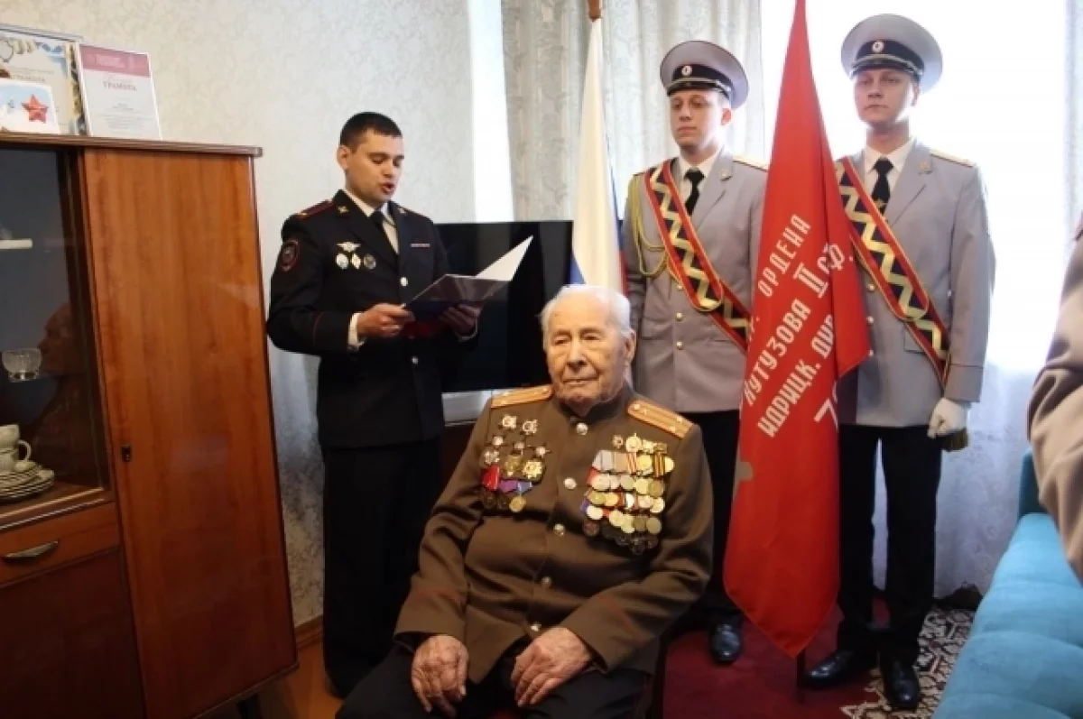 103-летнему ветерану Шпагину вручили два ордена, затерявшиеся в годы войны  | АиФ Красноярск