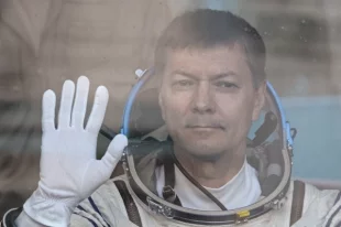 Экипаж МКС приготовил торт на юбилей космонавта Олега Кононенко