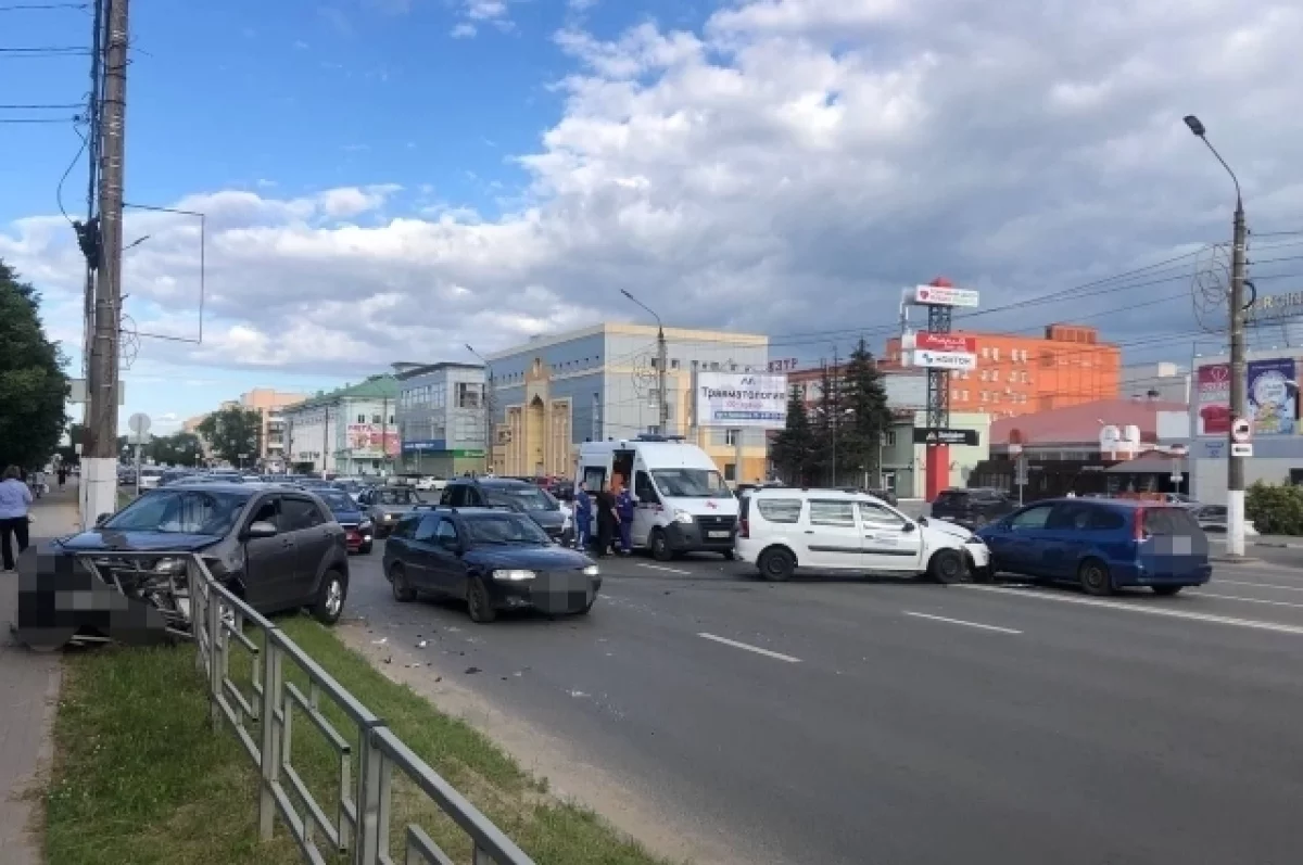 Опубликовано видео массового ДТП на проспекте Калинина в Твери | АиФ Тверь