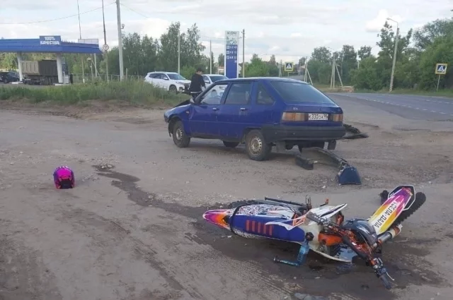 15 июня двое подростков на мотоцикле столкнулись с автомобилем «ИЖ» на 23-м км дороги Рязань–Спасск–Ижевское. Пассажир погиб, водитель мотоцикла в больнице. 