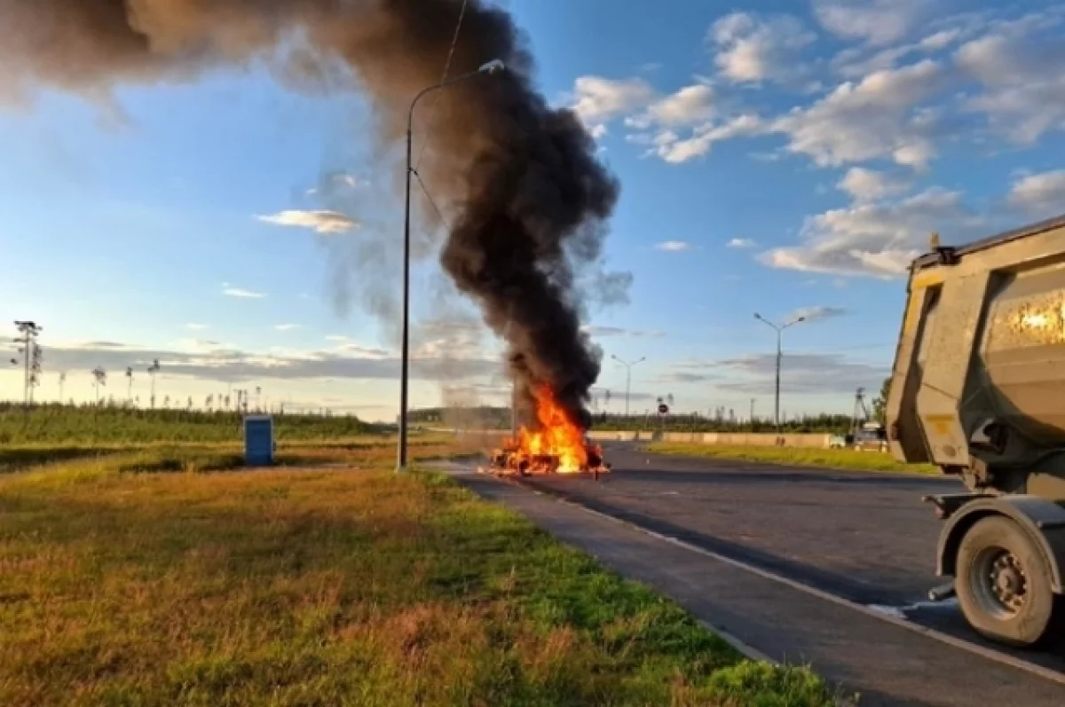 Под Петербургом водитель сгорел в машине после аварии