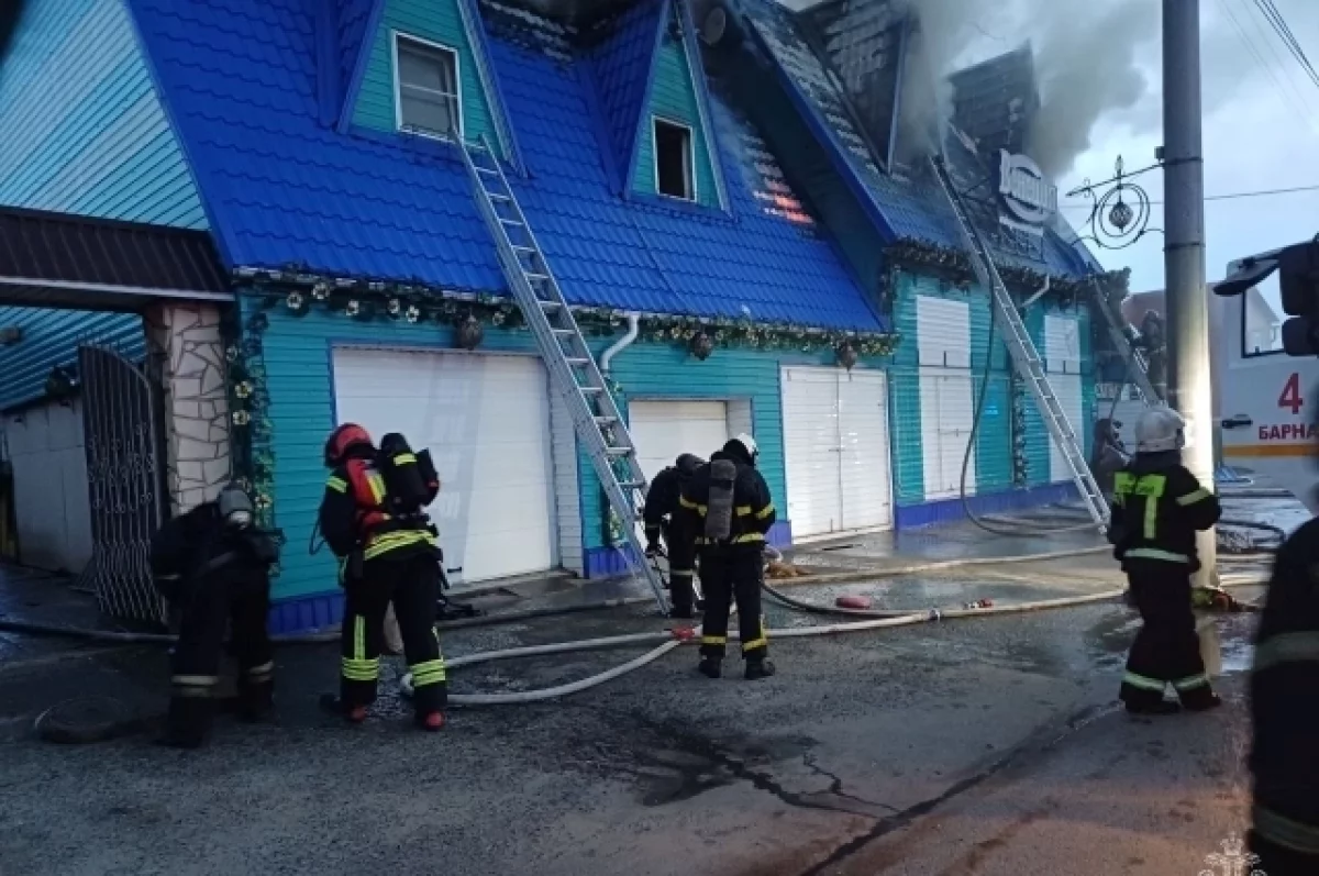 Крупный пожар в сауне произошел в Барнауле рано утром
