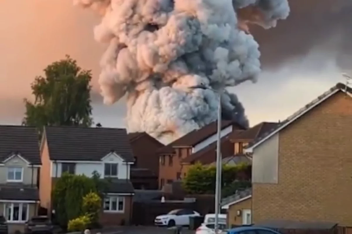 Sun: в Шотландии начался сильный пожар на промышленном объекте