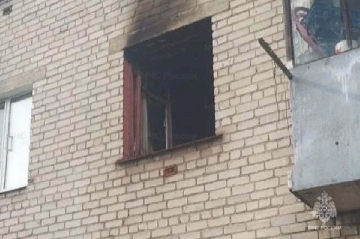 Три подразделения МЧС ликвидировали пожар в Фокинском районе Брянска
