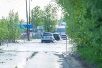 Перелив реки через дорогу в Нижневартовске. 