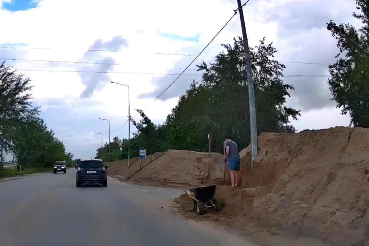 Дачники в Кургане забирают грунт с отсыпанной в паводок дамбы | АиФ  Челябинск