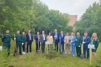 Руководители аграрных вузов Сибирского Федерального округа и почётные гости заложили аллею в честь 90-летия университета.