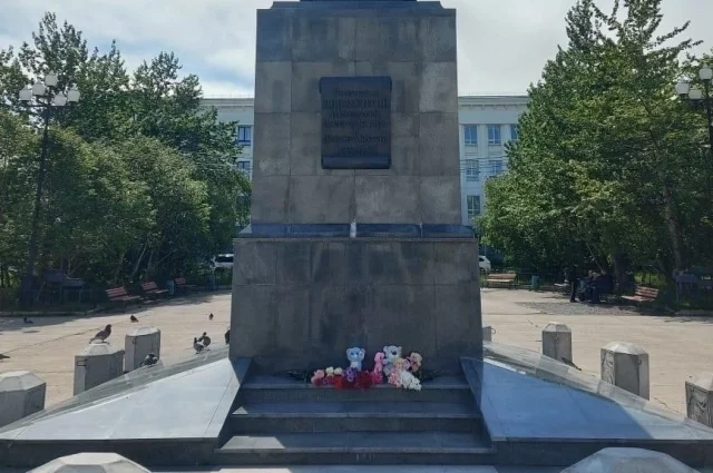 В Магадане появился стихийный мемориал в память о Софии и всех погибших.