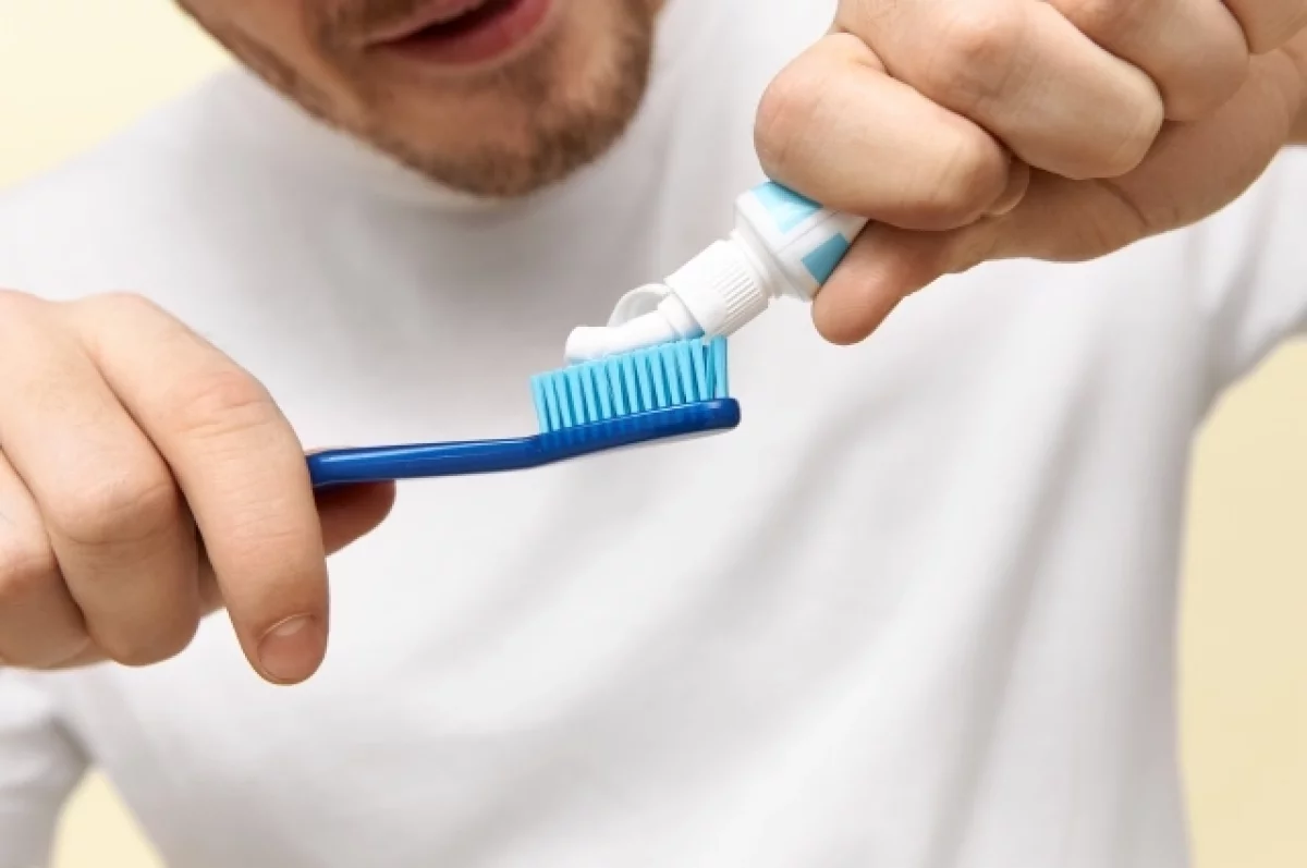 Стоматолог Минко назвал правила идеального ухода за зубами