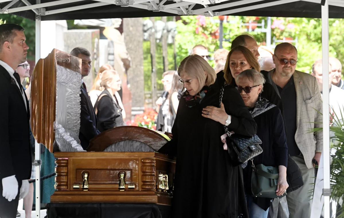 Комментатора Анну Дмитриеву похоронили на Новодевичьем кладбище в Москве