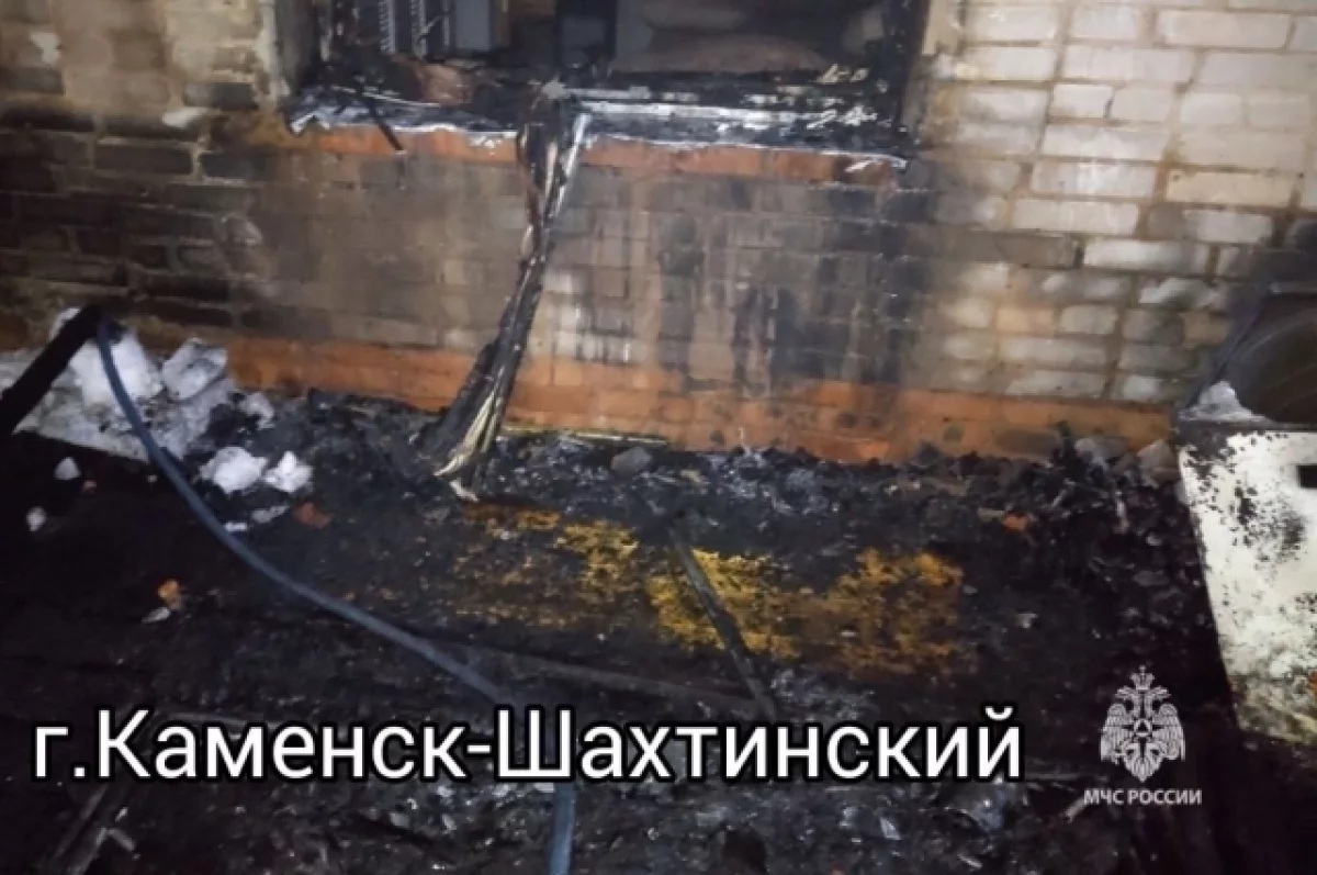 В Ростовской области из-за сильного ветра загорелся навес частного дома