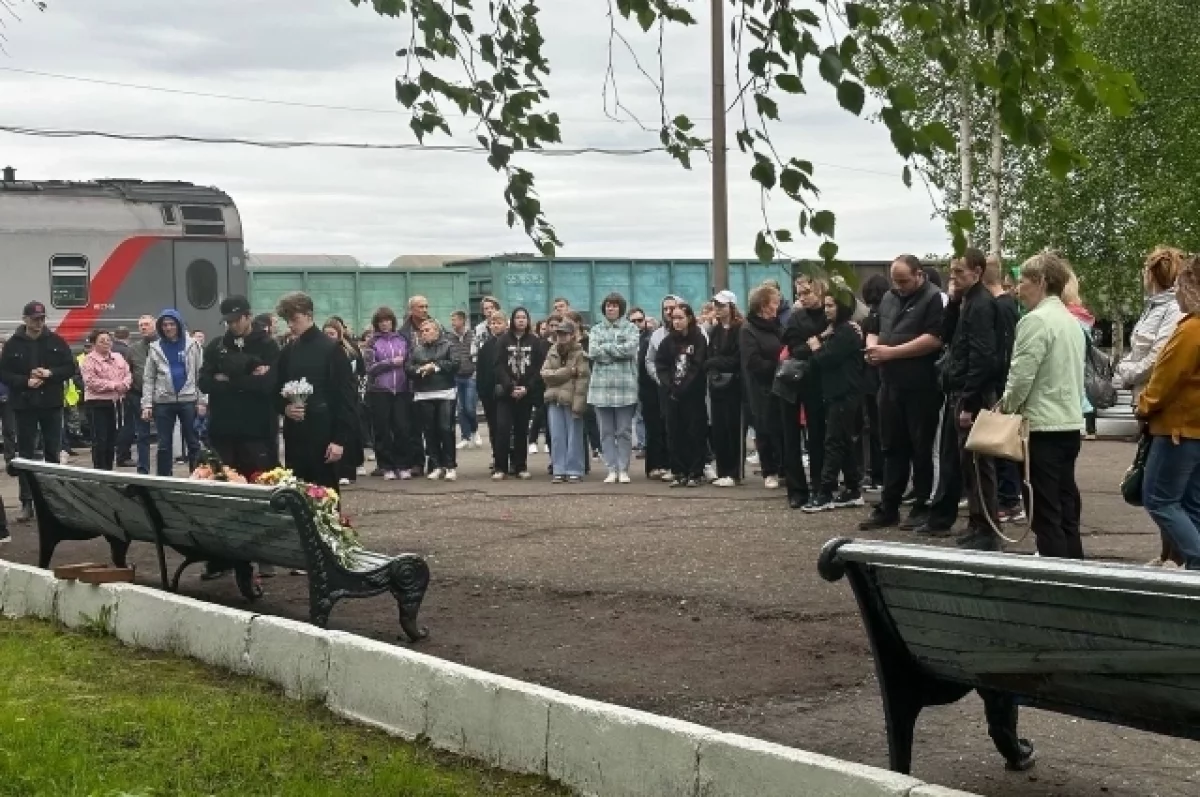 В Коми состоялось прощание с погибшими при сходе поезда с рельсов